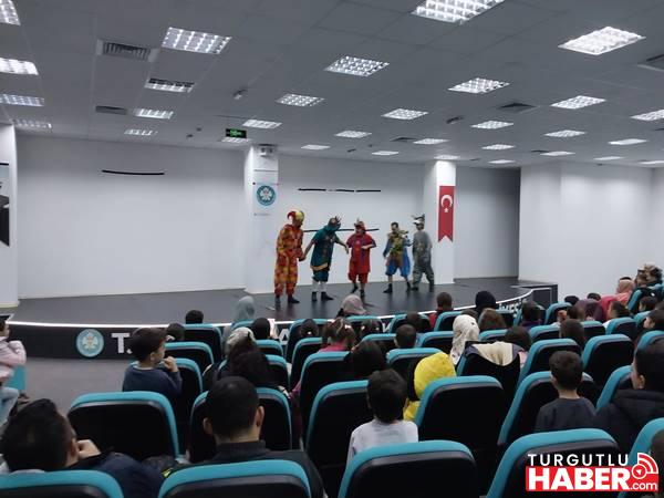 Turgutlulu Çocuklara ‘Hacivat ve Karagöz’ Sürprizi