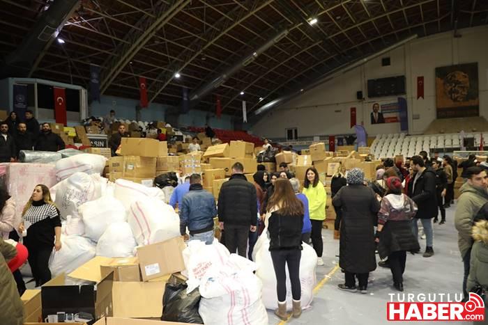 BAŞKAN ÇELİK YARDIM TOPLAMA MERKEZLERİNDE İNCELEMELERDE BULUNDU