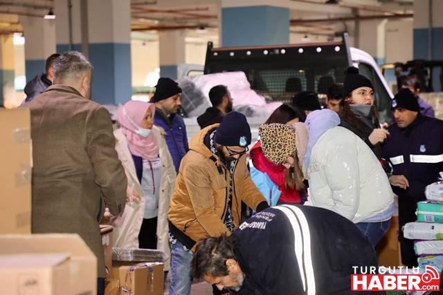 DEPREM BÖLGESİNE 3 KAMYON, 2 TIR YARDIM GÖNDERİLDİ