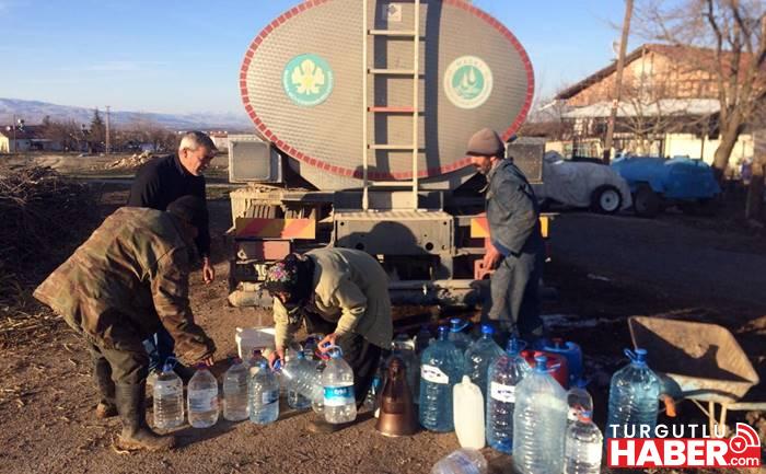 Depremzedelere Temiz İçme Suyu Desteği Sürüyor