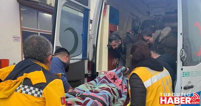 Enkazdan Sağ Kurtarılan Vatandaşı Hastaneye Ulaştırdık