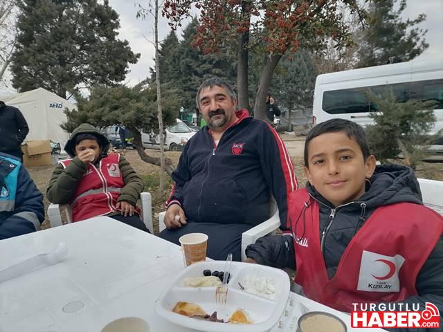 KAHRAMANMARAŞLI ÇOCUĞUN JESTİ DUYGULANDIRDI