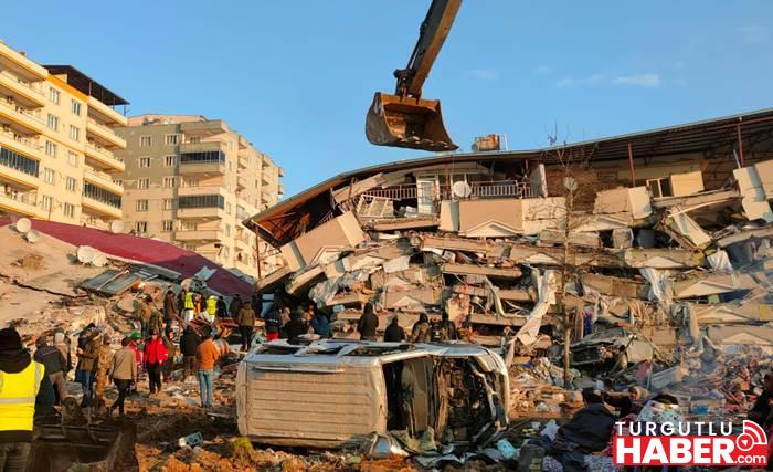 Manisalı ekipler Kahramanmaraş’taki Enkazdan 3 Kişiyi Sağ Salim Kurtardı