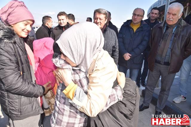 Manisa’ya Gelen Depremzedelere Büyükşehir’den Ulaşım Desteği