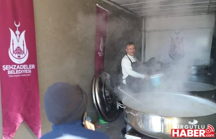 ŞEHZADELER BELEDİYESİ'NİN MOBİL AŞEVİ ADIYAMAN'DA İÇLERİ ISITMAYA BAŞLADI