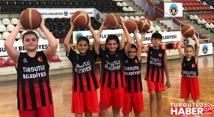 Turgutlu Belediyesi Spor Akademisi Kapılarını Depremzede Çocuklar İçin Açtı