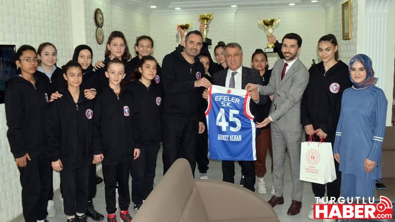 Ahmetli Efeler Spor Kulübünden Belediye Başkanı Alhan’a Ziyaret