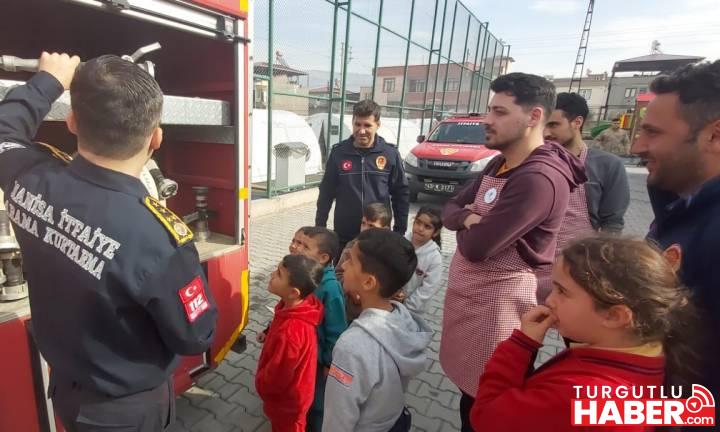 Büyükşehir İtfaiye, Çadır Kentteki Çocukları Sevindirdi