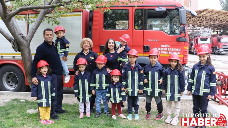 Büyükşehir İtfaiyesi Depremzede Minikleri Ağırladı