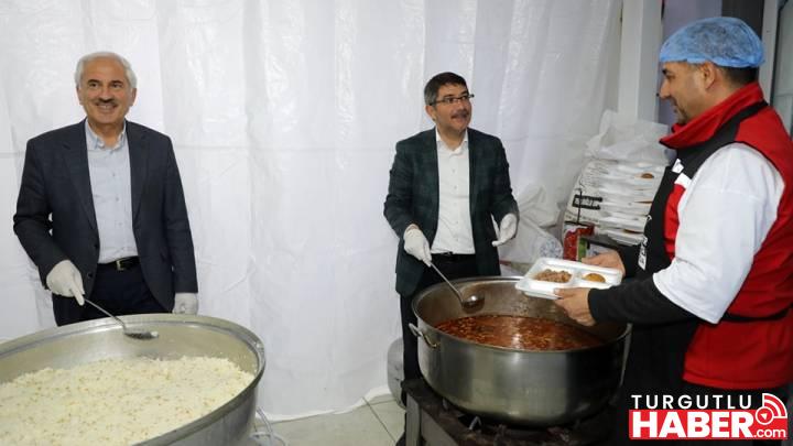 ŞEHZADELER BELEDİYESİ ANDIRIN'DA BİN KİŞİLİK İFTAR SOFRASI KURDU
