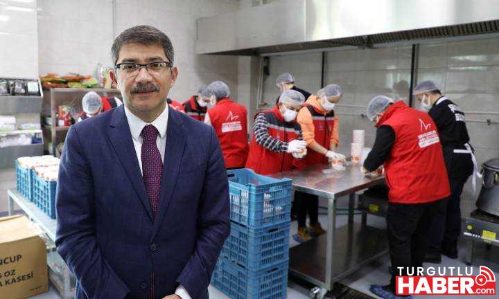 ŞEHZADELERDEKİ DEPREMZEDE VE YAŞLILARIN YEMEĞİ ŞEHZADELER BELEDİYESİ'NDEN
