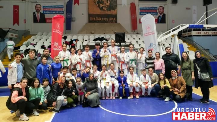 YUNUSEMRELİ KÜÇÜK JUDOCULARDAN MADALYA YAĞMURU
