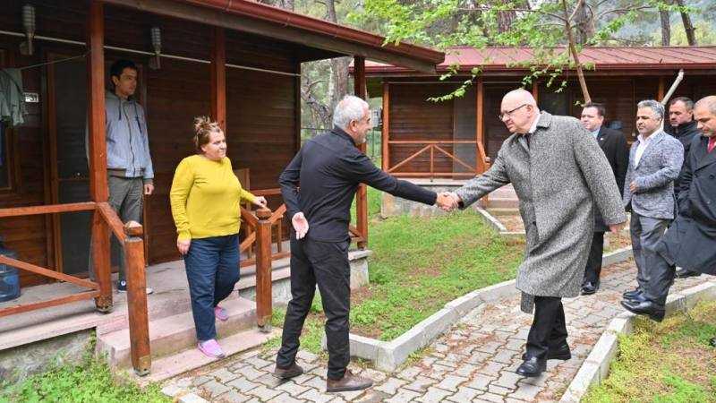 Başkan Ergün, Kırkağaç’ta Depremzede Aileleri Ziyaret Etti
