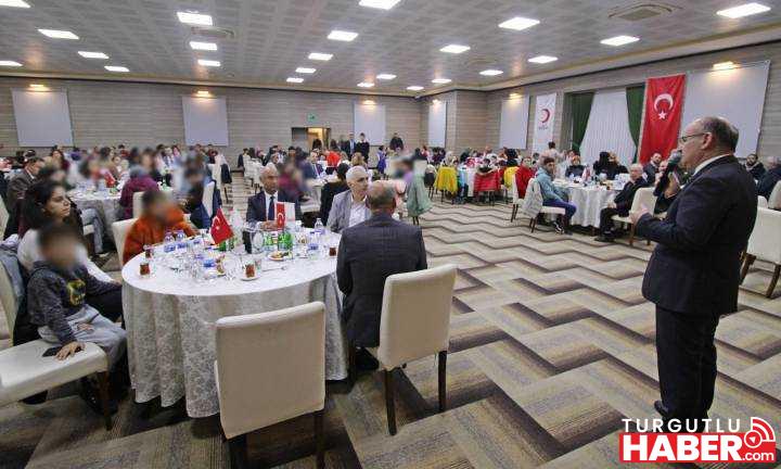 Kızılay Manisa'dan Dünya Yetimler Günü Dolayısıyla İftar Programı