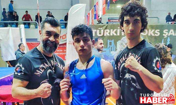 MANİSALI BOKSÖR EMRAH TÜRKİYE 2.Sİ