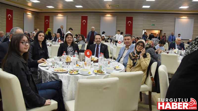 Manisa’da Şehit Aileleri ve Gaziler Onuruna İftar Yemeği