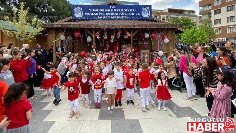 YUNUSEMRELİ MİNİKLER 23 NİSAN’I KUTLADI