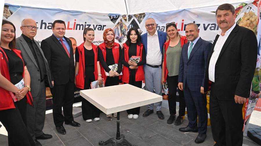 Başkan Ergün Gördes’te Esnaf ve Vatandaşla Buluştu