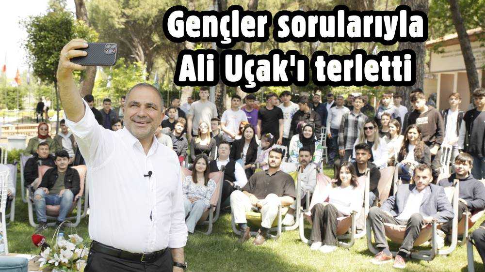 Gençler sorularıyla Ali Uçak'ı terletti