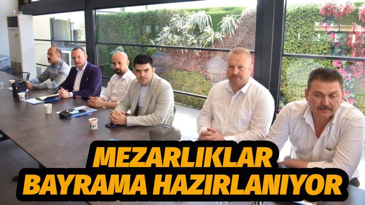 Mezarlıklar Bayrama Hazırlanıyor