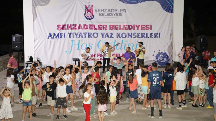 Şehzadeler’den Çocuklara Karne Hediyesi Açık Hava Konseri