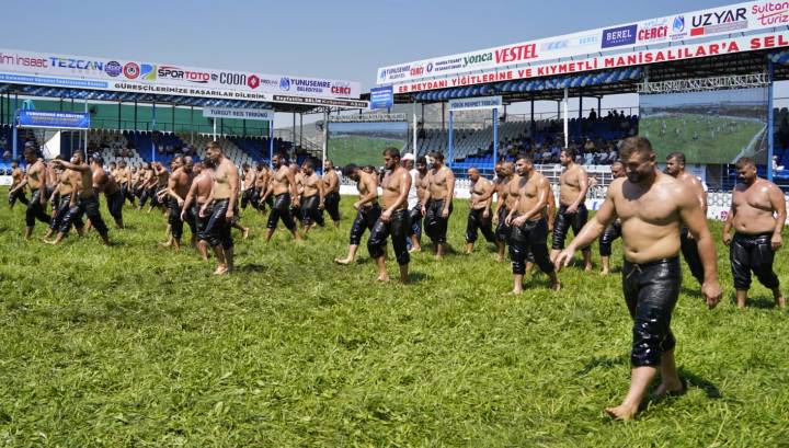 GELENEKSEL 8.YUNTDAĞI YAĞLI PEHLİVAN GÜREŞLERİ BAŞLADI