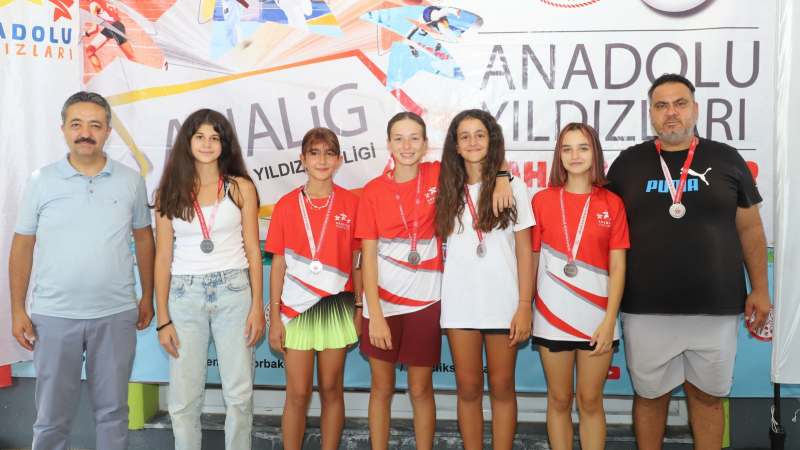 Tenis Yarı Final müsabakaları tamamlandı
