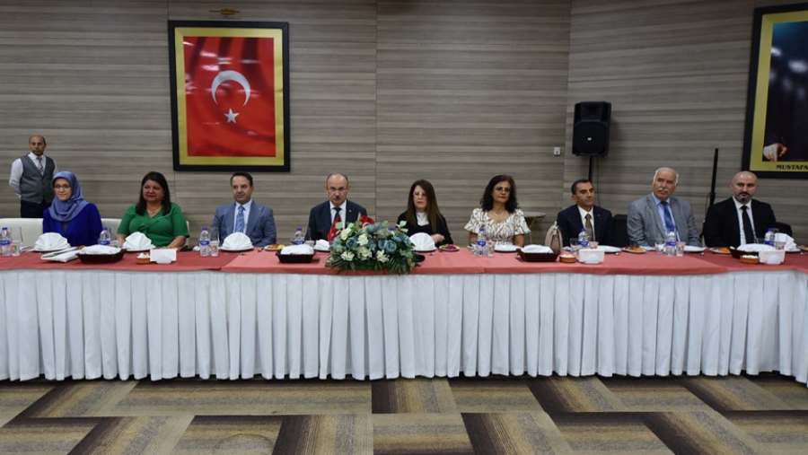 Vali Karadeniz Onuruna Veda Yemeği Verildi