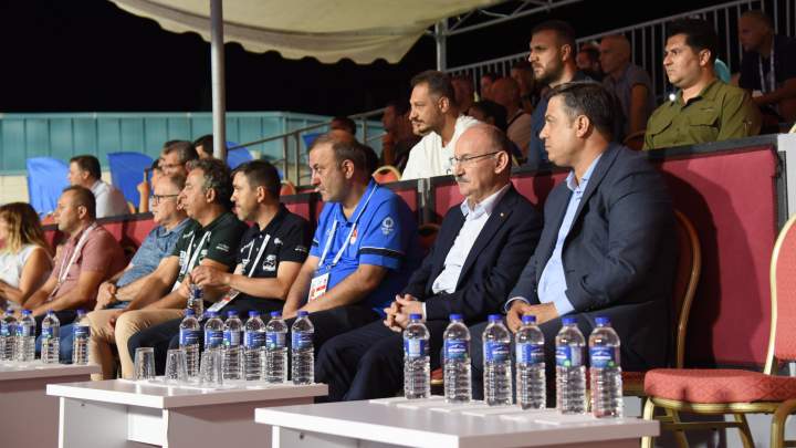 Vali Karadeniz, U17 Erkekler Avrupa Sutopu Şampiyonası Türkiye-Romanya Maçını İzledi