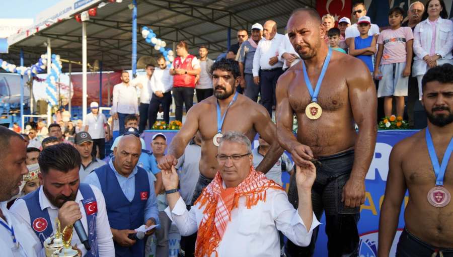  YUNTDAĞI’NIN BAŞPEHLİVANI ALİ GÜRBÜZ OLDU