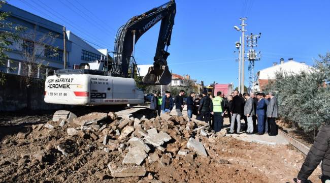 Büyükşehir Demirci'de prestij cadde çalışmalarına başladı