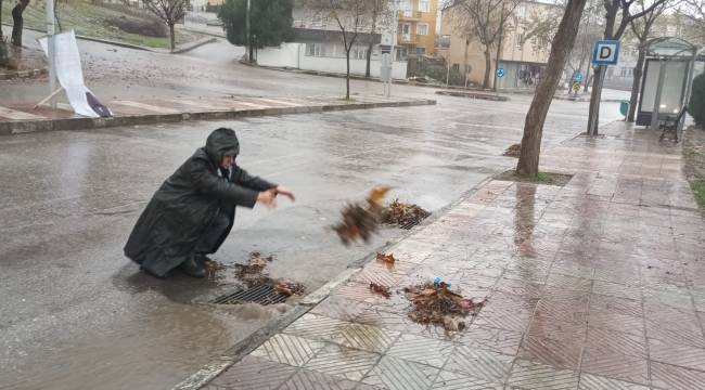 Büyükşehir ve MASKİ Ekipleri Yağış Boyunca Sahada