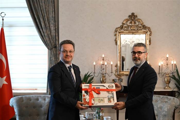 Manisa Valisi Enver Ünlü'ye, Başkan Kılıç'tan Ziyaret