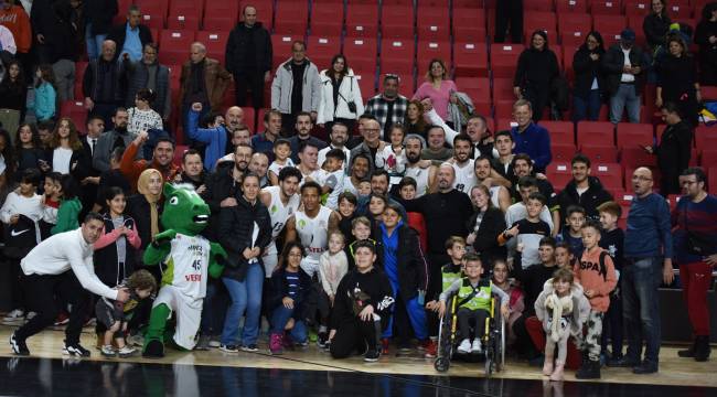 Pako Cruz yıldızlaştı, Tarzanlar Bursa'yı devirdi