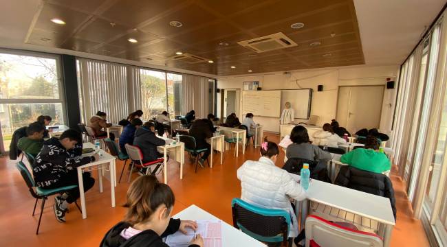 Manisalı Öğrencilerden MABEM'in Sınavına Yoğun Katılım