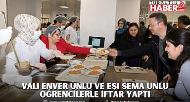 Vali Enver Ünlü ve eşi Sema ÜNLÜ Öğrencilerle İftar Yaptı