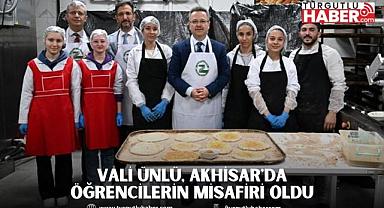 Vali Ünlü, Akhisar'da Öğrencilerin Misafiri Oldu