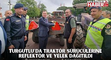 Turgutlu’da Traktör Sürücülerine Reflektör ve Yelek Dağıtıldı