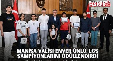 Manisa Valisi Enver Ünlü, LGS Şampiyonlarını Ödüllendirdi