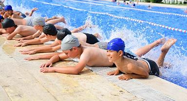 YUNTDAĞI'NDA YÜZME KURSLARI HEYECANLI BAŞLADI