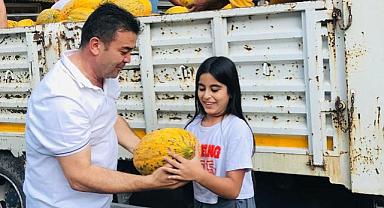 Kırkağaç Belediye Başkanı Üstün Dönmez’den Roman Mahallesine Tatlı Sürpriz