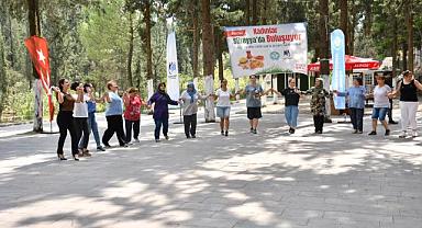 Manisalı Kadınlar Süreyya Parkında Eğlendi