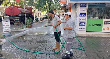 Salihli Belediyesi Caddelerde Yıkama Çalışması Gerçekleştirdi