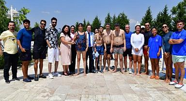 YUNUSEMRE’DEN ÖZEL ÖĞRENCİLERE YÜZME KURSU
