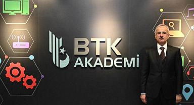 YAPAY ZEKA EĞİTİMLERİ ARTIK CEPTE