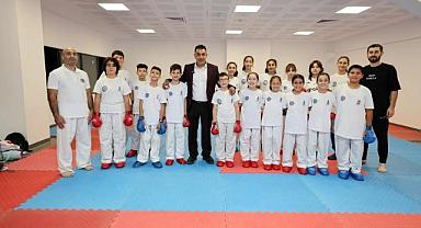 ŞEHZADELER BELEDİYESİ’NDEN MİNİK KARATECİLERE MORAL ZİYARETİ