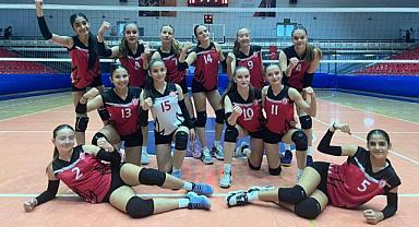 ŞEHZADELER ’İN KIZLARI, KULA BELEDİYE SPOR’U FARKLI MAĞLUP ETTİ: 3-0