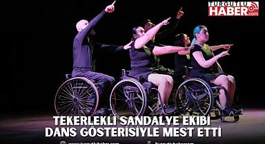 TEKERLEKLİ SANDALYE EKİBİ DANS GÖSTERİSİYLE MEST ETTİ