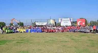 YUNUSEMRE'DE 29 EKİM FUTBOL TURNUVASI COŞKUYLA YAPILDI