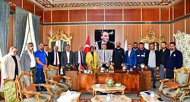 YUNUSEMRE’DEN BELEDİYE ÇALIŞANLARINA YÜZDE 15 ARA ZAM 